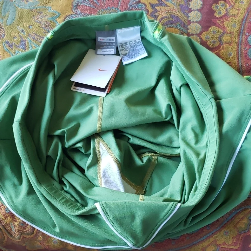 Nike nwt woman green mini  skort XL